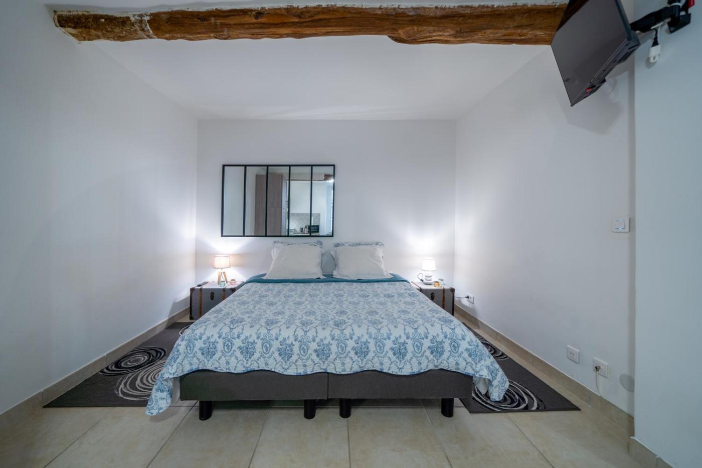 Au Coeur Du Vieux Village Saint-Chamas Quarto foto